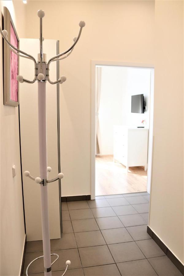 Flowers Apartments Прага Екстер'єр фото