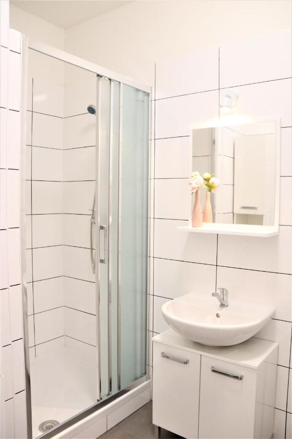 Flowers Apartments Прага Екстер'єр фото