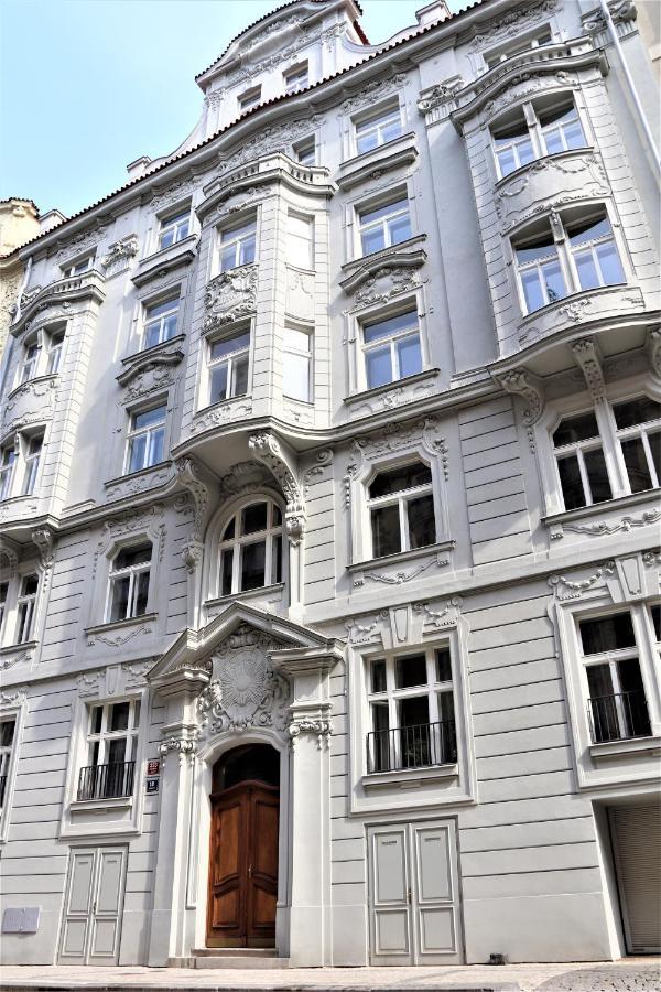 Flowers Apartments Прага Екстер'єр фото