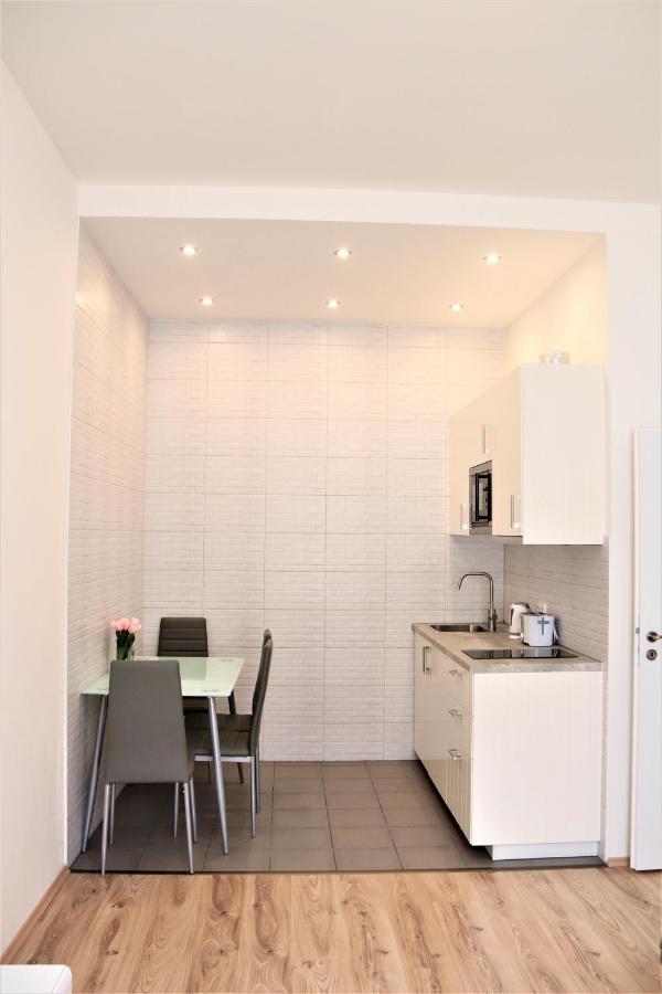 Flowers Apartments Прага Екстер'єр фото