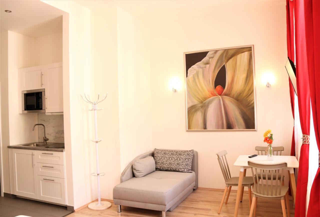 Flowers Apartments Прага Екстер'єр фото