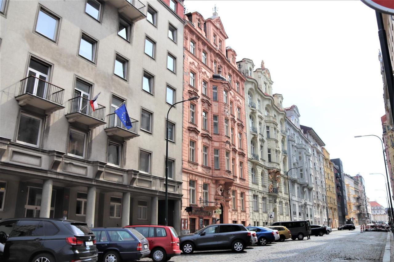Flowers Apartments Прага Екстер'єр фото