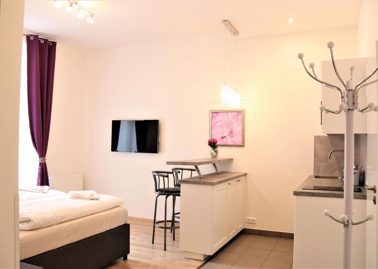 Flowers Apartments Прага Екстер'єр фото