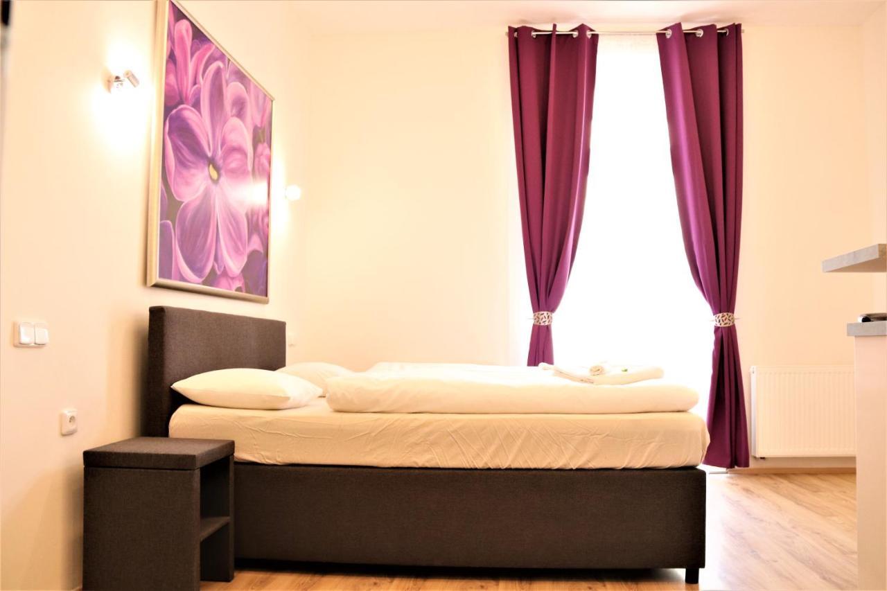 Flowers Apartments Прага Екстер'єр фото