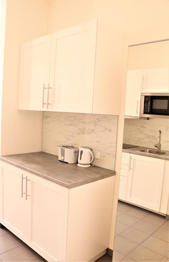 Flowers Apartments Прага Екстер'єр фото